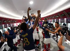 爱游戏体育-今晨纽卡斯尔备战法国杯，更衣室发声细节曝光，质疑声仍在，高层口径保持一致(周三008英超纽卡斯尔联vs利物浦)